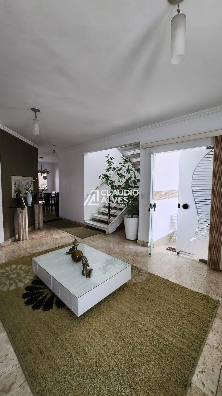 Casa à venda com 3 quartos, 209m² - Foto 3