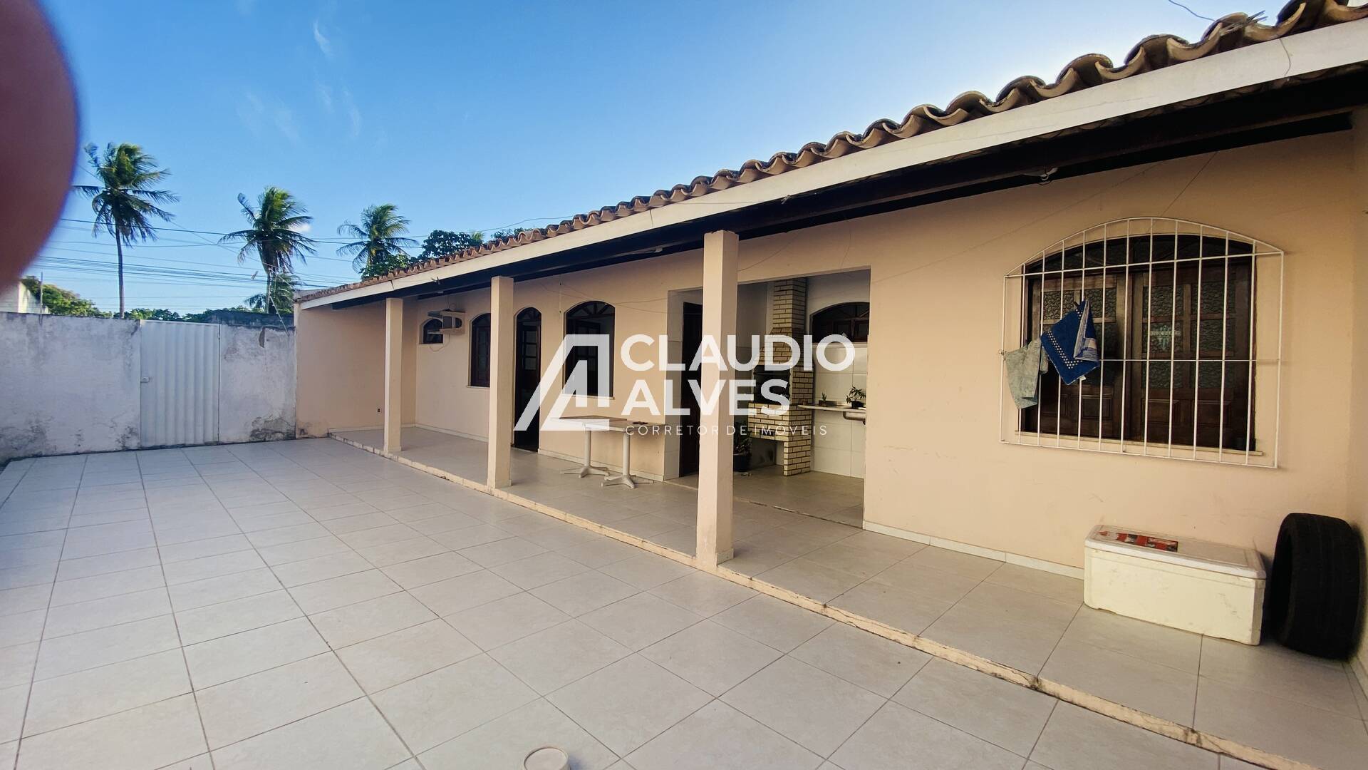 Casa à venda com 4 quartos, 200m² - Foto 2