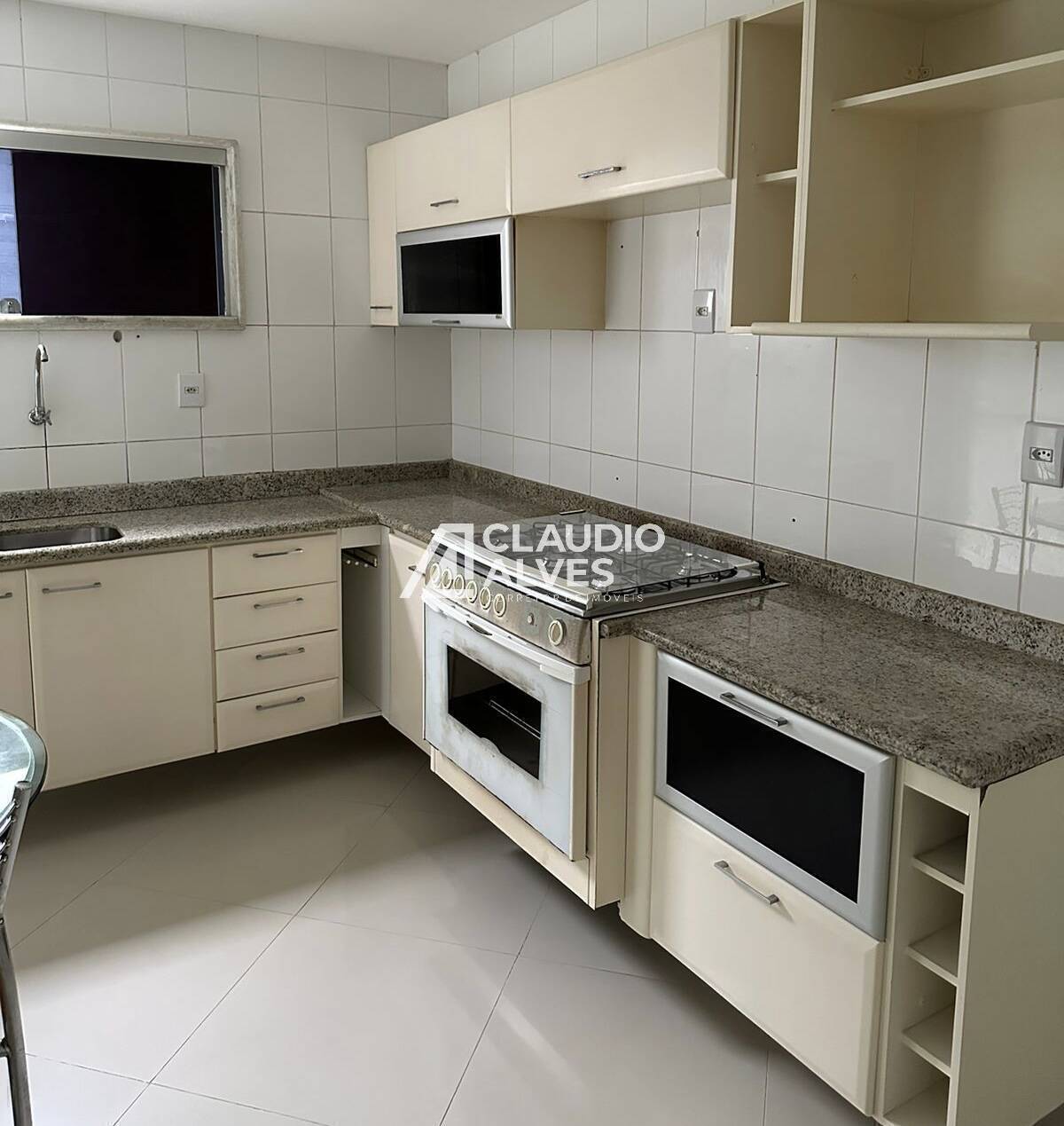 Casa de Condomínio à venda com 3 quartos, 150m² - Foto 2