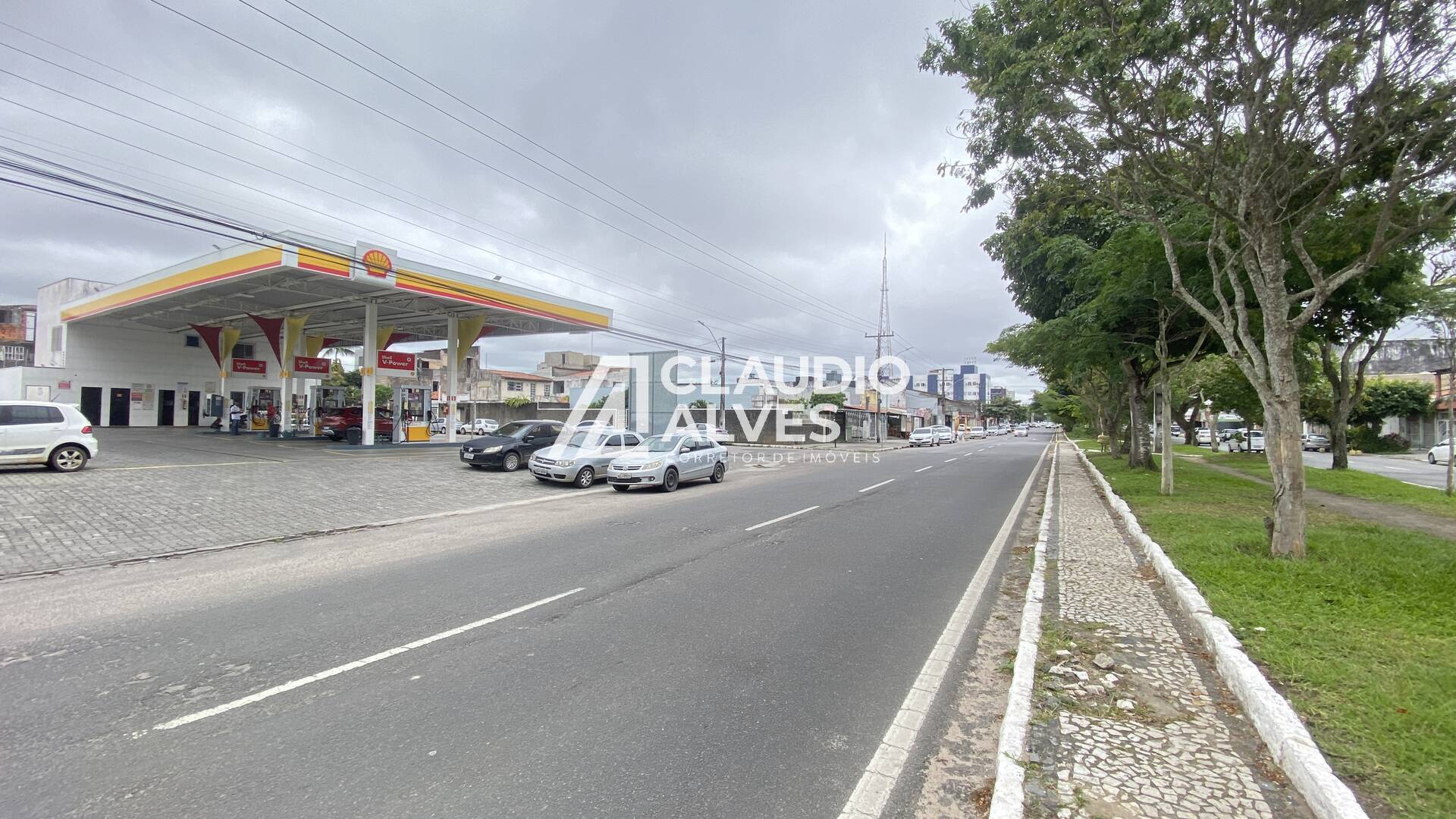 Casa à venda com 5 quartos, 100m² - Foto 1