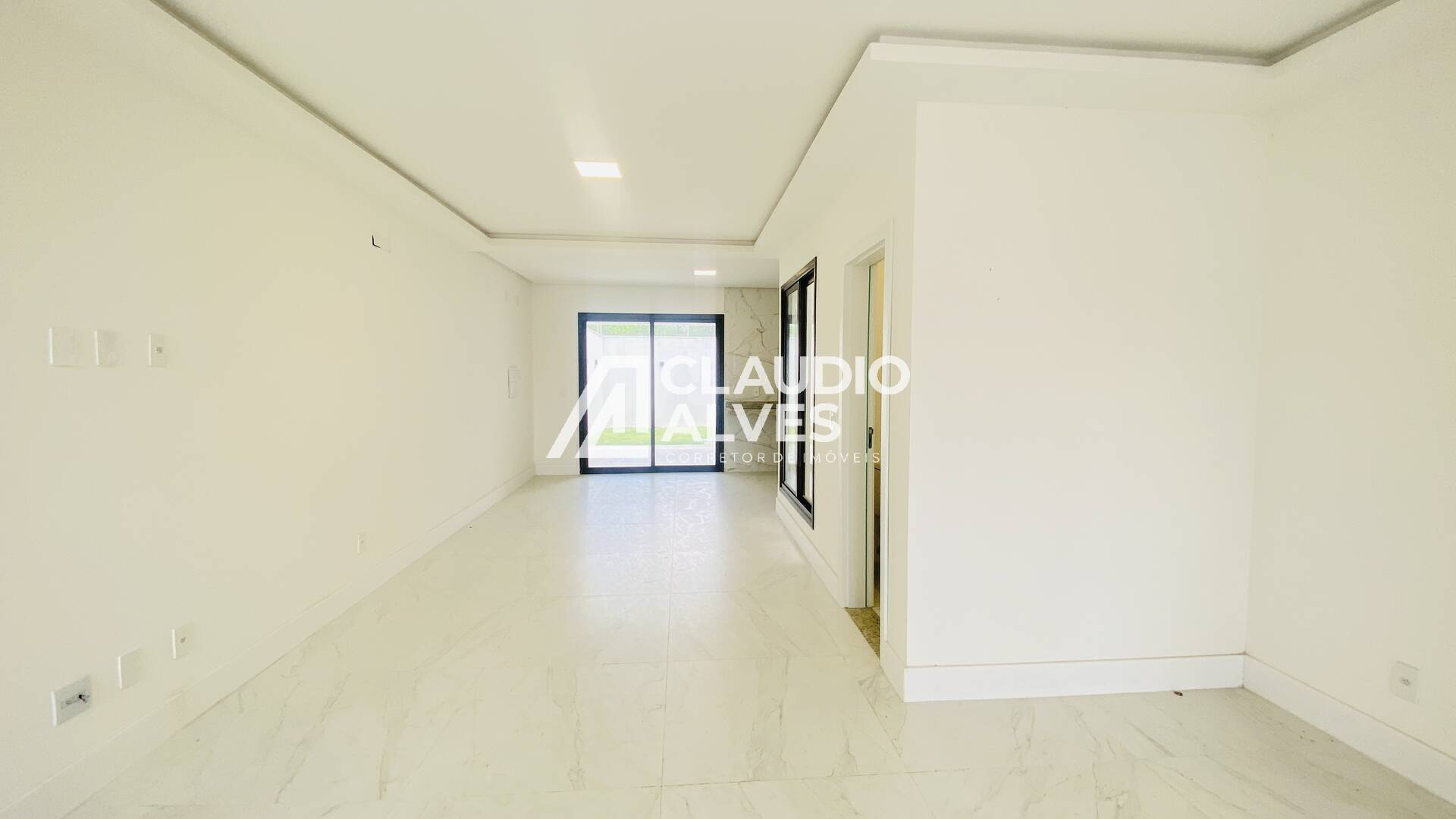 Casa à venda com 3 quartos, 150m² - Foto 2