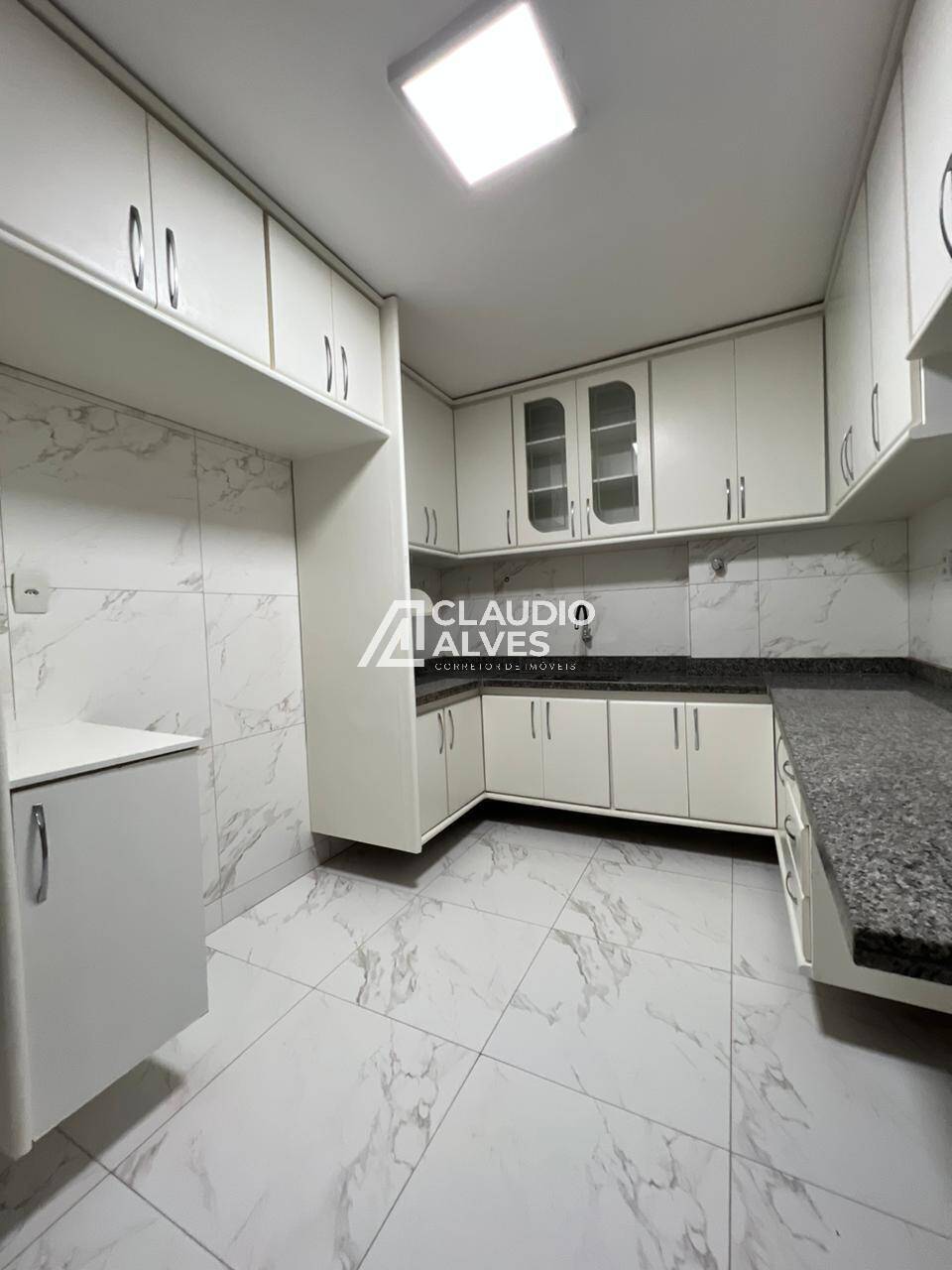 Apartamento à venda com 3 quartos, 162m² - Foto 7