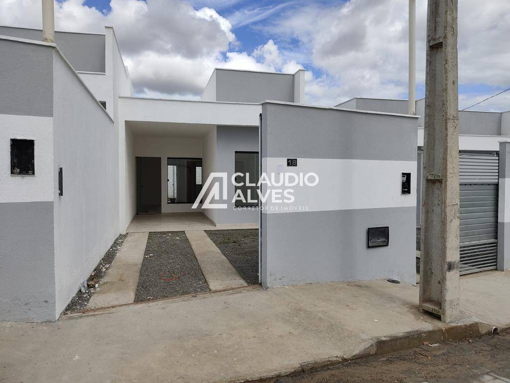 Casa à venda com 2 quartos, 60m² - Foto 2