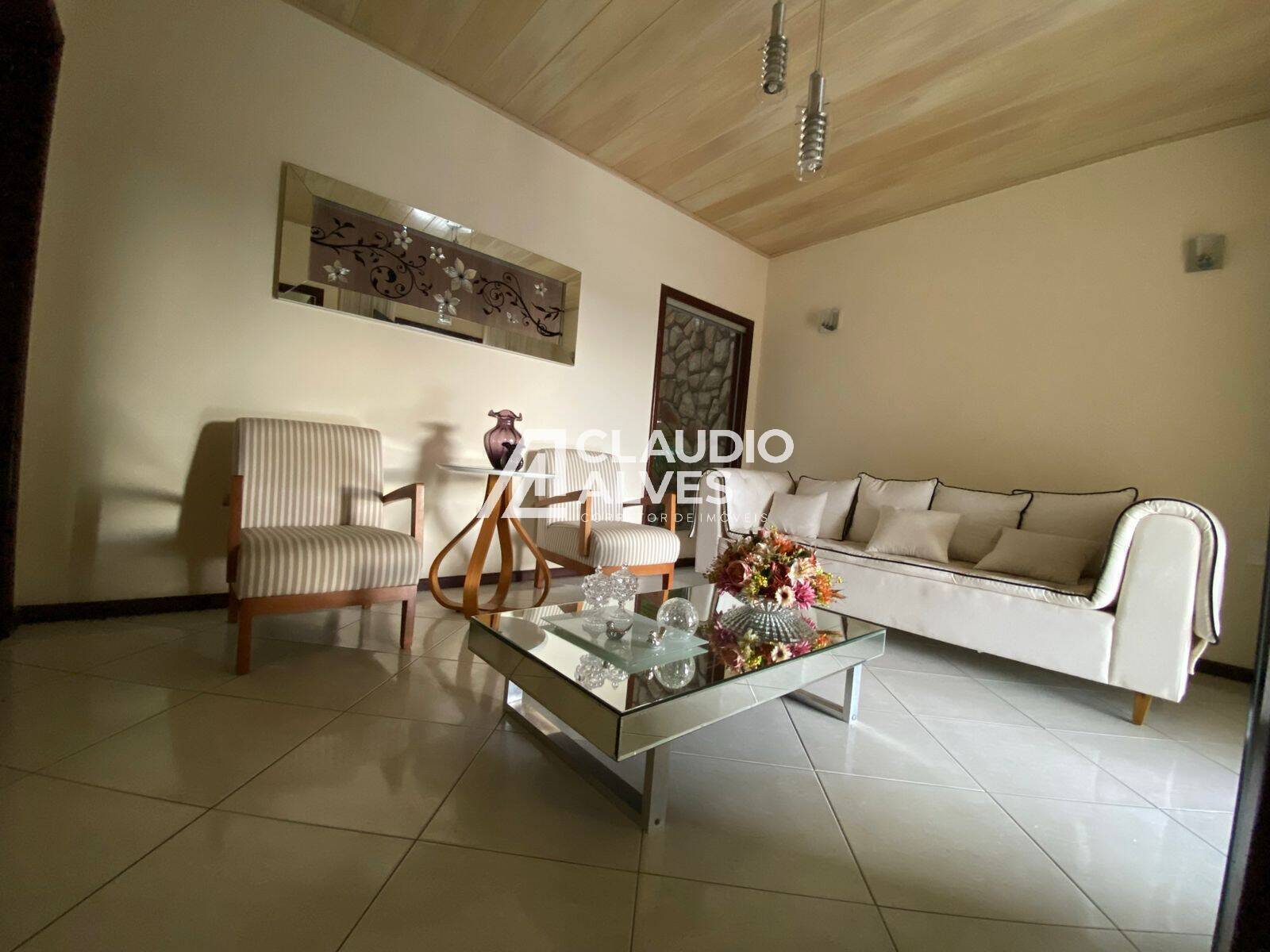 Casa à venda com 6 quartos, 300m² - Foto 17