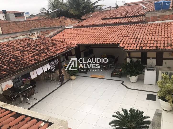 Casa à venda com 6 quartos, 300m² - Foto 3