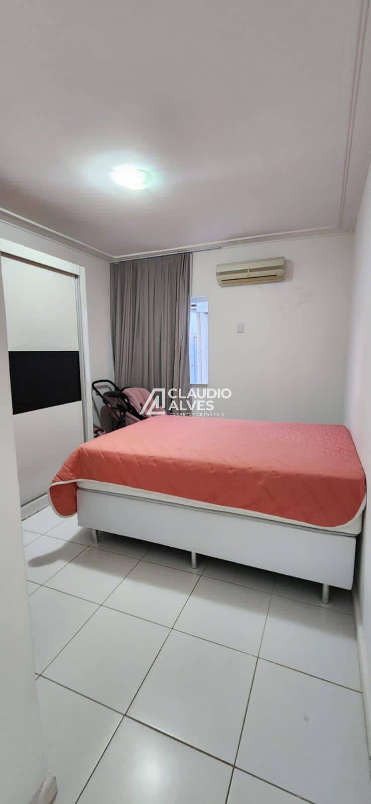 Casa de Condomínio à venda com 5 quartos, 200m² - Foto 10