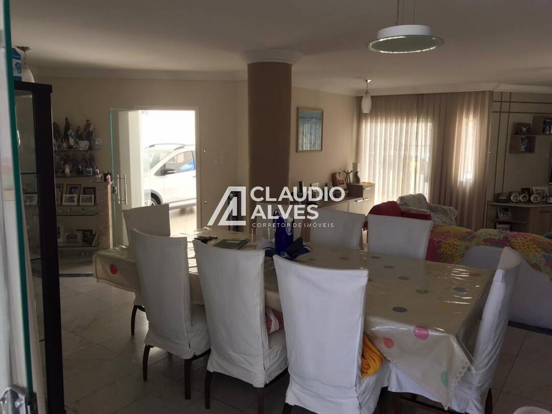 Casa à venda com 4 quartos, 200m² - Foto 5