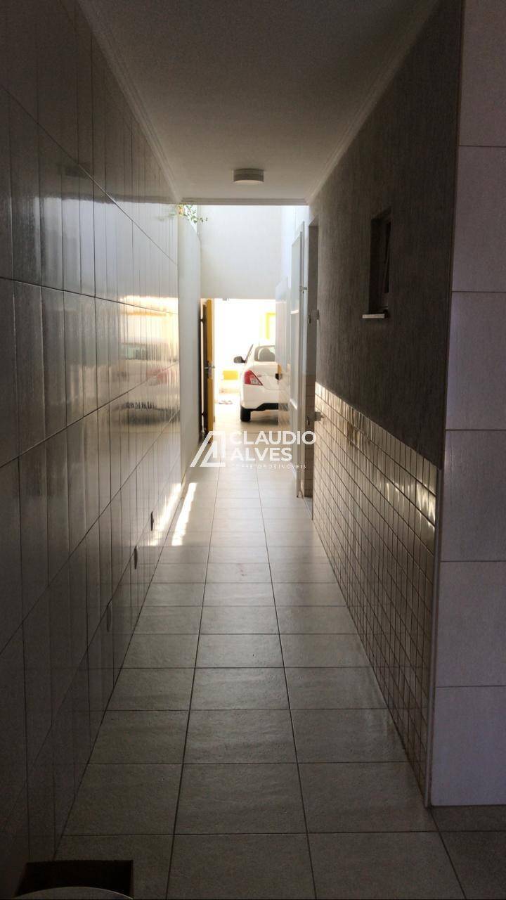 Casa à venda com 4 quartos, 200m² - Foto 12