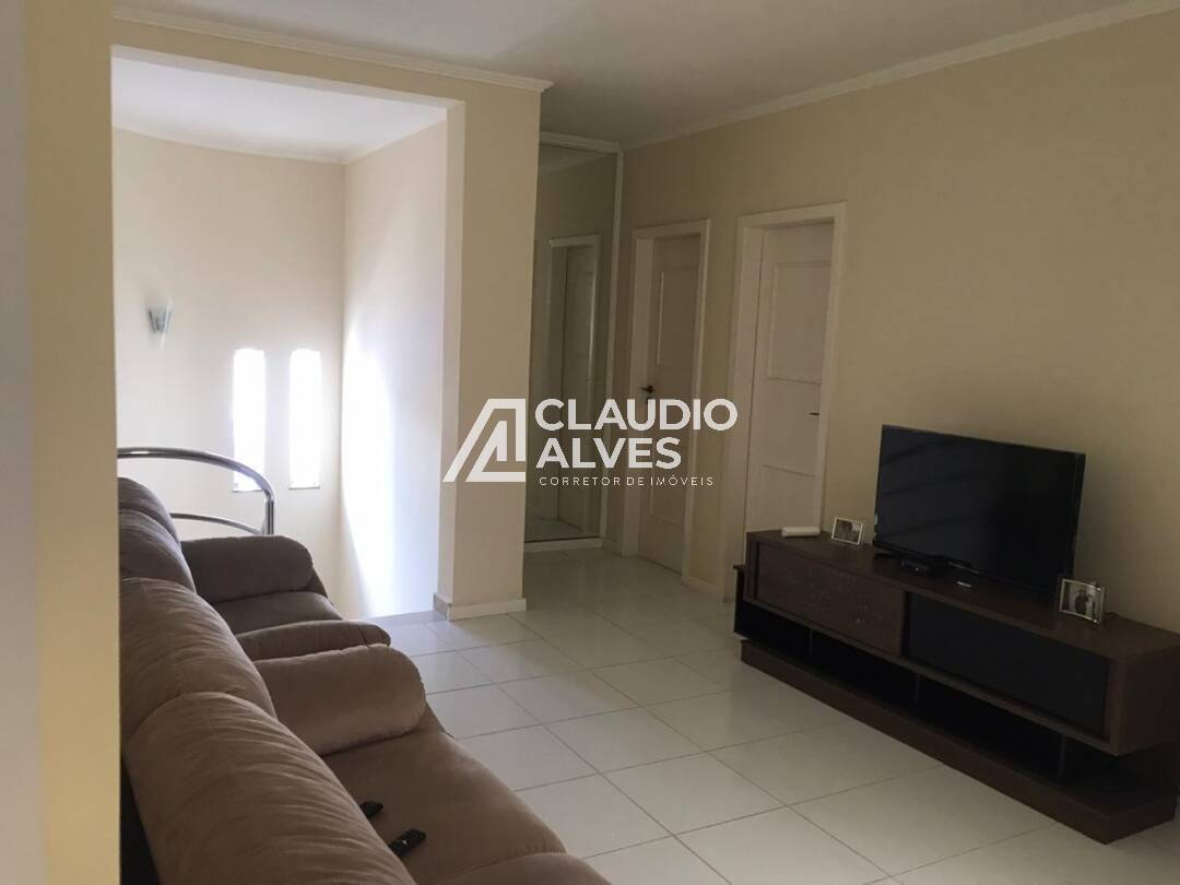 Casa à venda com 4 quartos, 200m² - Foto 9