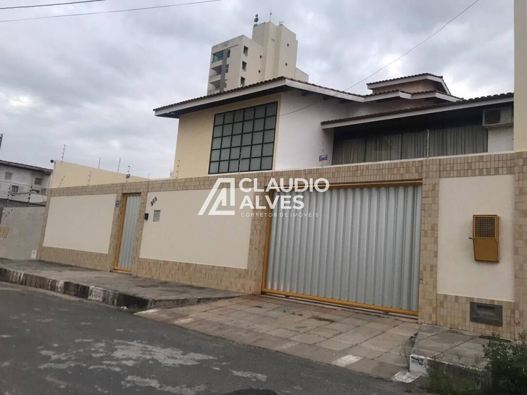 Casa à venda com 4 quartos, 200m² - Foto 2