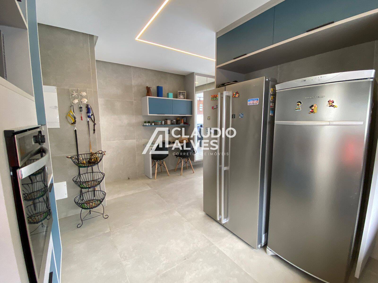 Casa à venda com 6 quartos, 400m² - Foto 16