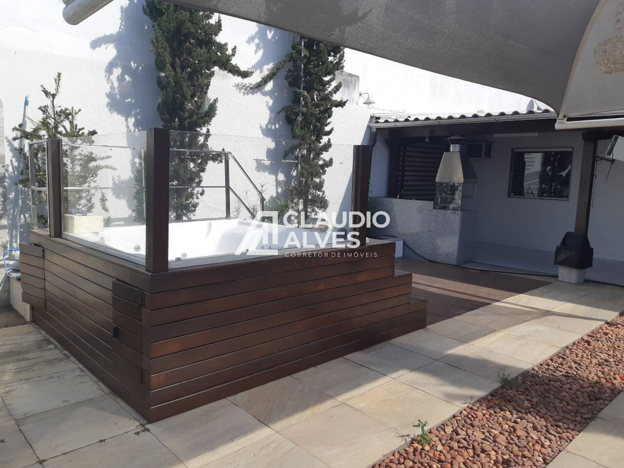 Casa à venda com 4 quartos, 540m² - Foto 1