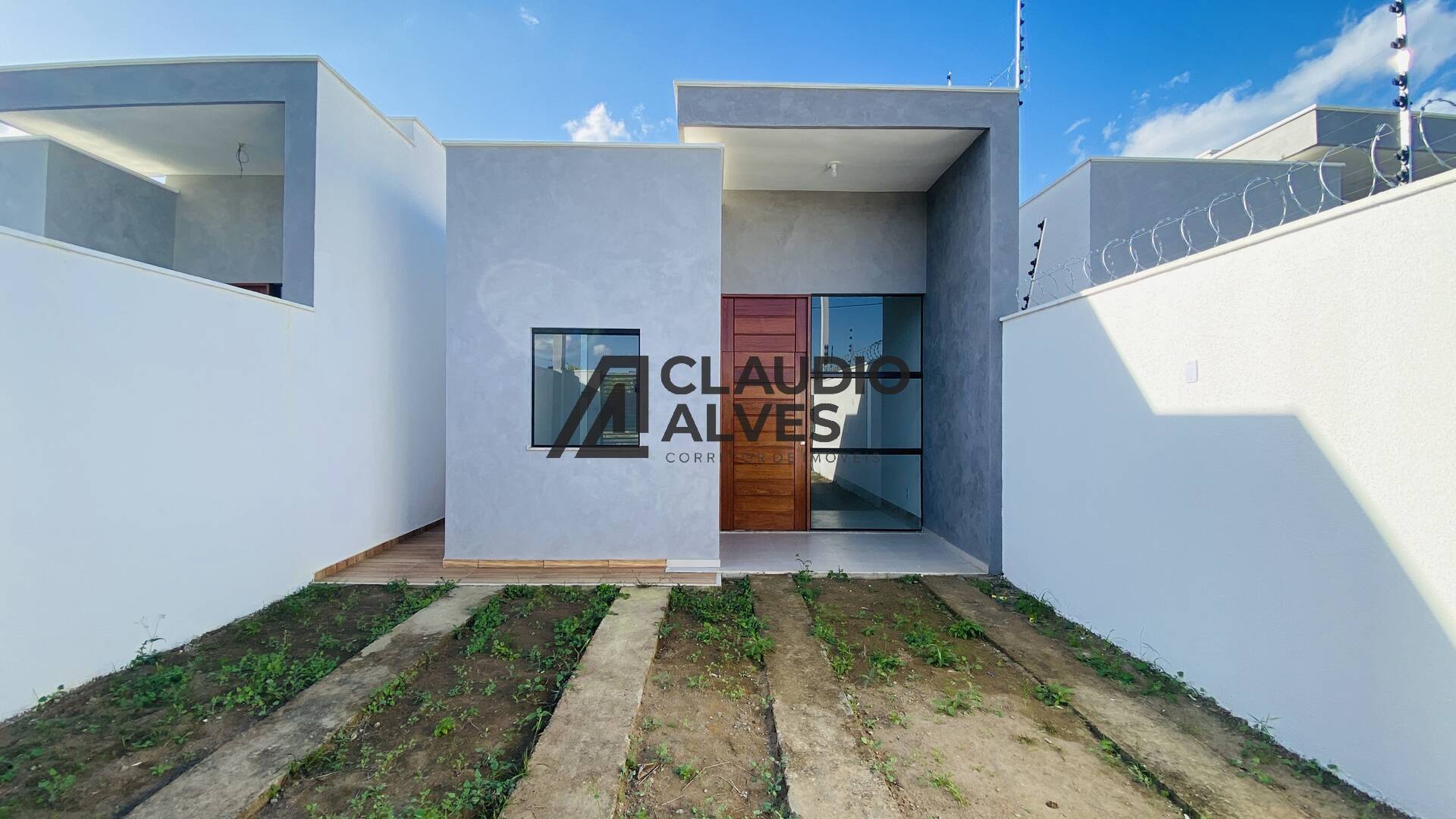 Casa à venda com 2 quartos, 74m² - Foto 1