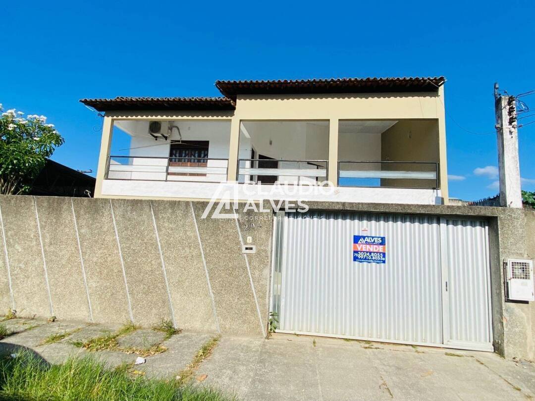 Casa à venda com 6 quartos, 300m² - Foto 1