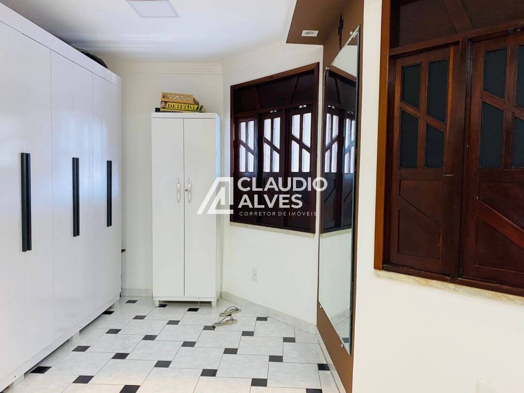 Casa à venda com 6 quartos, 300m² - Foto 17