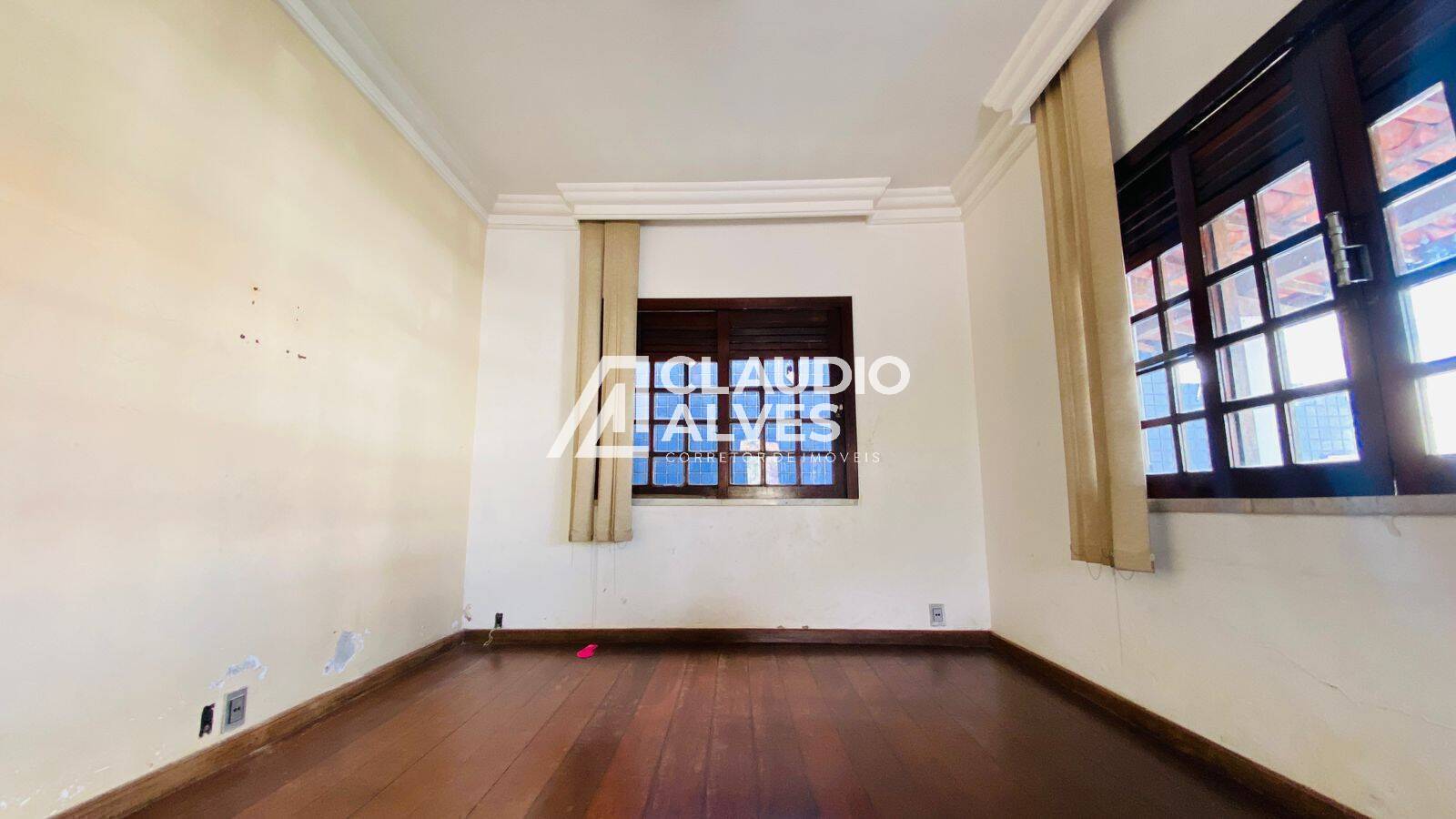 Casa à venda com 5 quartos, 292m² - Foto 9